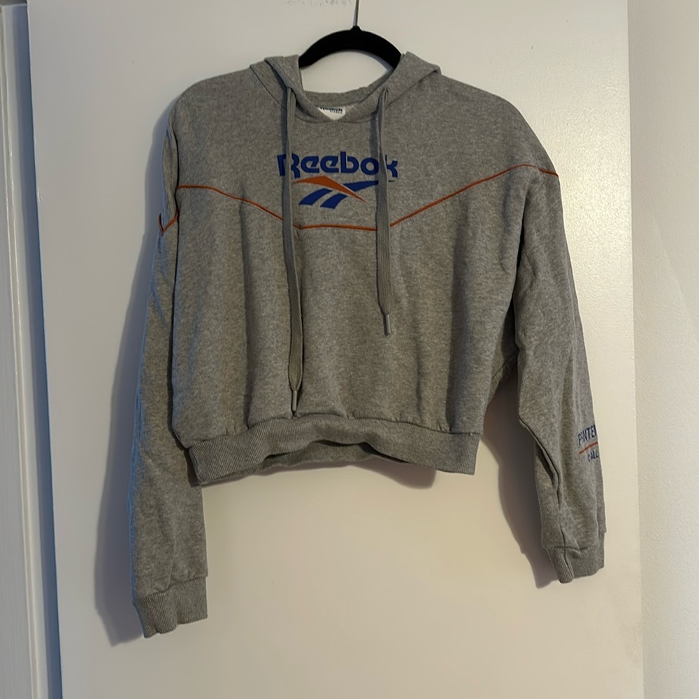 Cropped Reebok sweatshirt